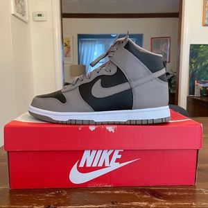 Women’s Dunk high Moon fossil!  Size 9.5 W & 8 M.  EUC